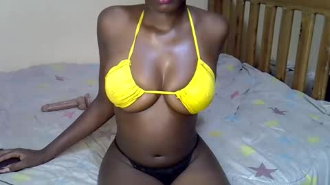 Snapshot of petite_bunnny chatting on February 5, 2026, 10:58 pm Bunny online show from February 5, 2026, 10:58 pm