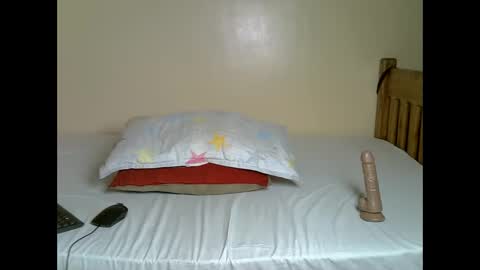 Snapshot of petite_bunnny chatting on February 22, 2026, 8:40 pm Bunny online show from February 22, 2026, 8:40 pm