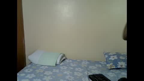 Snapshot of petite_bunnny chatting on February 25, 2026, 5:22 pm Bunny online show from February 25, 2026, 5:22 pm