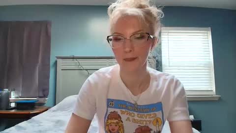 Snapshot of petite_cupcake chatting on March 24, 2026, 6:46 pm Little cupcake online show from March 24, 2026, 6:46 pm