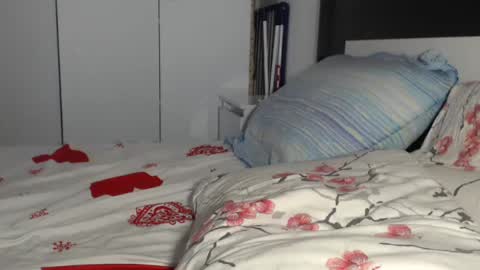 petite_danielle online show from June 28, 2026, 1:06 pm