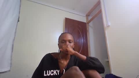 Snapshot of petite_desiree chatting on February 22, 2026, 9:24 pm Desiree online show from February 22, 2026, 9:24 pm