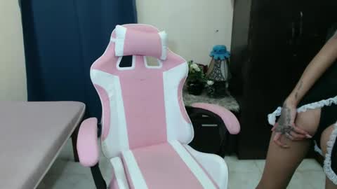 Snapshot of petite_ladysnake chatting on December 5, 2024, 3:04 am Jan online show from December 5, 2024, 3:04 am