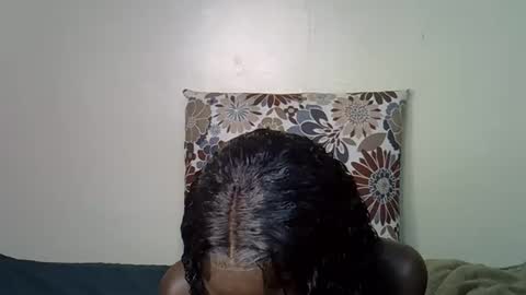 Snapshot of petite_lunar chatting on October 15, 2025, 8:42 pm Lunar online show from October 15, 2025, 8:42 pm