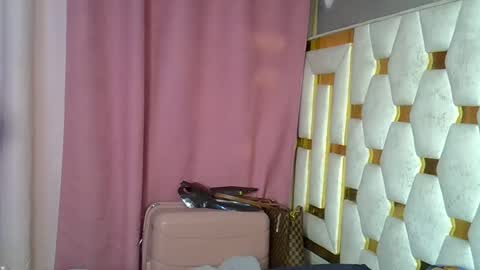 Snapshot of petite_lunar chatting on November 14, 2025, 2:32 am Lunar online show from November 14, 2025, 2:32 am