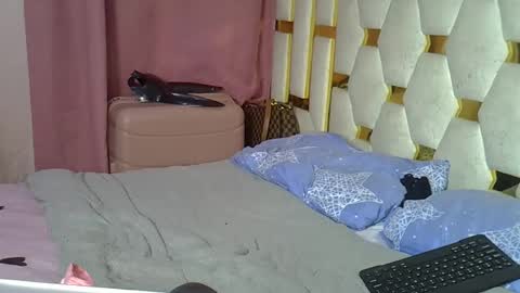 Snapshot of petite_lunar chatting on November 20, 2025, 9:47 pm Lunar online show from November 20, 2025, 9:47 pm