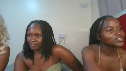 Snapshot of petite_luxe1 chatting on June 22, 2026, 11:18 am Luxe online show from June 22, 2026, 11:18 am