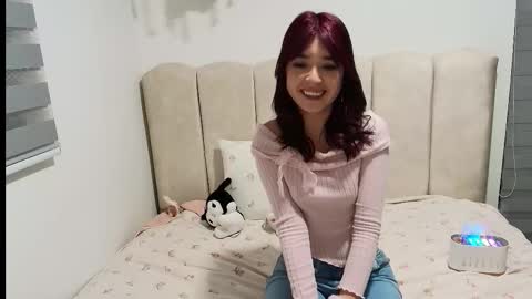 Snapshot of petite_marie_ chatting on October 21, 2025, 4:13 am petite_marie_ online show from October 21, 2025, 4:13 am