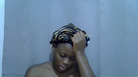 Snapshot of petite_melan chatting on September 29, 2025, 2:00 pm petite_melan online show from September 29, 2025, 2:00 pm