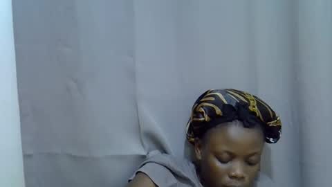 Snapshot of petite_melan chatting on October 1, 2025, 7:20 pm petite_melan online show from October 1, 2025, 7:20 pm