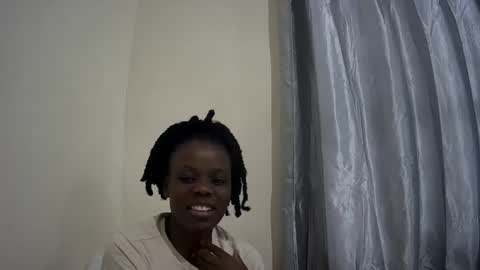 Snapshot of petite_melan chatting on October 17, 2025, 4:48 am petite_melan online show from October 17, 2025, 4:48 am