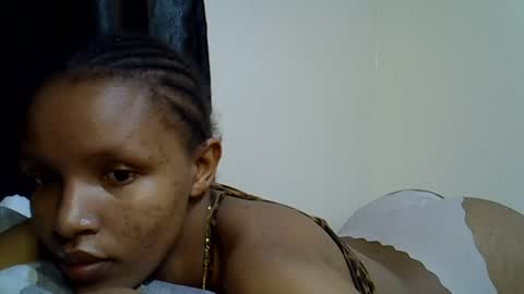Snapshot of petite_melinda chatting on July 3, 2026, 12:39 am petite_melinda online show from July 3, 2026, 12:39 am