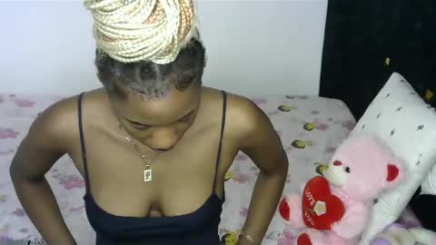 Snapshot of petite_princes chatting on December 6, 2024, 8:15 am petite_princes online show from December 6, 2024, 8:15 am
