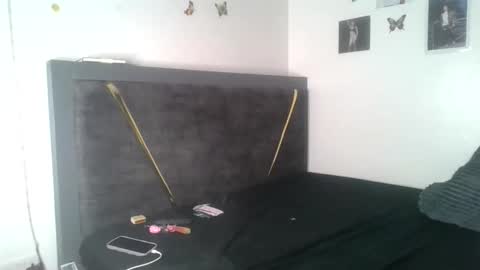 petite_queen69 online show from May 27, 2026, 3:20 pm