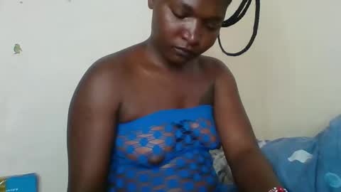 petite_shan online show from February 4, 2026, 6:52 am