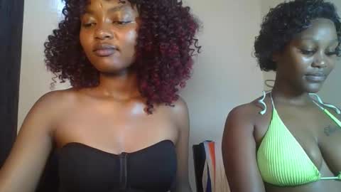 Snapshot of petite_temptation chatting on December 5, 2025, 6:15 pm Bad gurl Riri online show from December 5, 2025, 6:15 pm