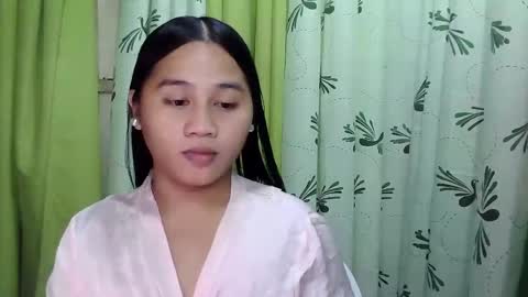 Snapshot of petite_trish chatting on February 2, 2025, 8:35 am trish online show from February 2, 2025, 8:35 am