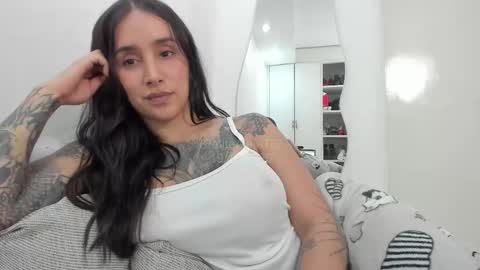 Snapshot of petitealejats chatting on October 20, 2025, 10:10 pm PetiteAlejaTs online show from October 20, 2025, 10:10 pm