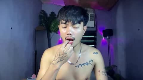 Snapshot of petiteasianx chatting on December 2, 2025, 6:19 am Vrin online show from December 2, 2025, 6:19 am