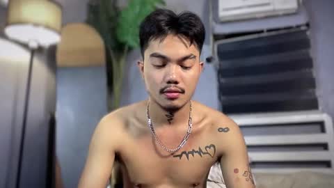 Snapshot of petiteasianx chatting on December 16, 2025, 11:26 am Vrin online show from December 16, 2025, 11:26 am