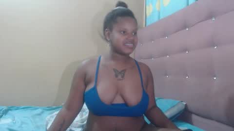 petitechocolatemommy online show from December 5, 2025, 2:42 am