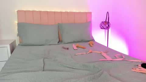 Danna  online show from February 18, 2025, 12:28 pm