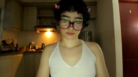 Snapshot of petitee_lunna chatting on February 27, 2026, 10:54 pm Lunna online show from February 27, 2026, 10:54 pm