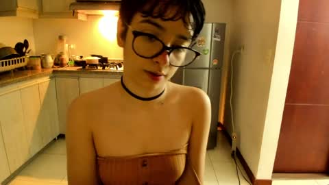 Lunna online show from May 29, 2026, 4:43 am