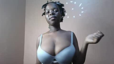 Snapshot of petitemomma76379 chatting on May 13, 2026, 7:06 am sexy chocolate online show from May 13, 2026, 7:06 am