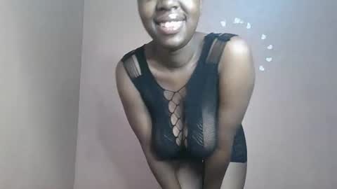 Snapshot of petitemomma76379 chatting on May 20, 2026, 6:41 am sexy chocolate online show from May 20, 2026, 6:41 am