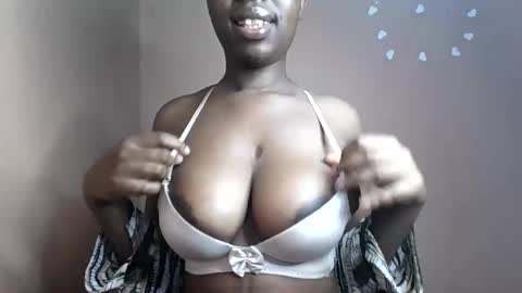 Snapshot of petitemomma76379 chatting on May 22, 2026, 7:26 am sexy chocolate online show from May 22, 2026, 7:26 am