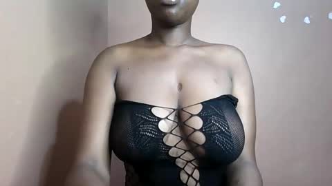 Snapshot of petitemomma76379 chatting on May 23, 2026, 7:02 am sexy chocolate online show from May 23, 2026, 7:02 am