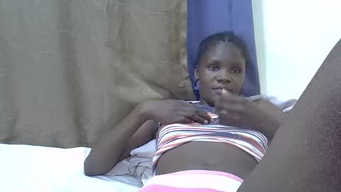 petiteslim2 online show from April 7, 2026, 7:25 pm