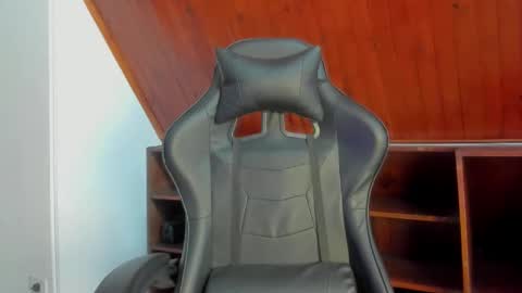Sofa online show from January 5, 2026, 5:27 pm