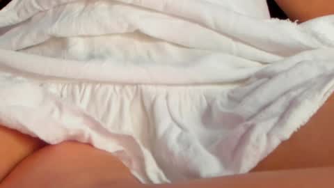 Snapshot of petitgirl_ chatting on February 7, 2025, 8:20 pm J A S S online show from February 7, 2025, 8:20 pm