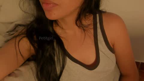 Snapshot of petitgirl_ chatting on March 5, 2025, 7:49 pm J A S S online show from March 5, 2025, 7:49 pm