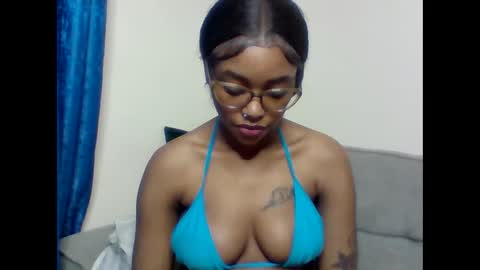Snapshot of pettite_babe chatting on January 14, 2026, 6:02 pm Arielle online show from January 14, 2026, 6:02 pm