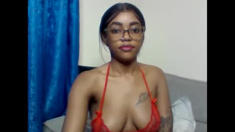 Snapshot of pettite_babe chatting on January 16, 2026, 12:14 am Arielle online show from January 16, 2026, 12:14 am