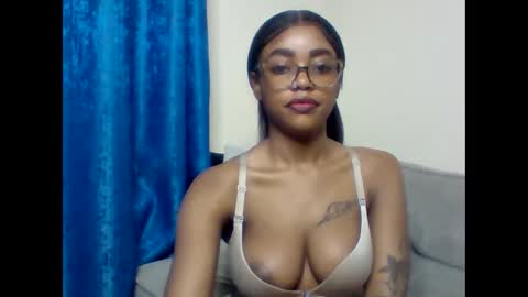 Snapshot of pettite_babe chatting on January 16, 2026, 11:42 pm Arielle online show from January 16, 2026, 11:42 pm