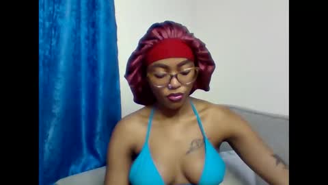 Snapshot of pettite_babe chatting on February 4, 2026, 2:50 am Arielle online show from February 4, 2026, 2:50 am
