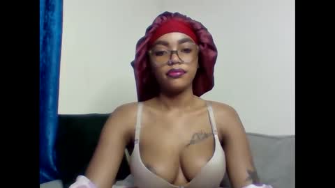 Snapshot of pettite_babe chatting on March 4, 2026, 3:12 am Arielle online show from March 4, 2026, 3:12 am