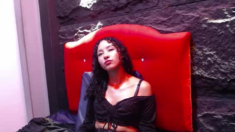 Moon  online show from November 7, 2025, 7:58 pm