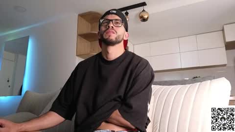 phantom_bigger1 online show from February 10, 2026, 12:42 pm