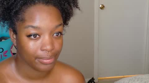 Snapshot of phatjuicypeach chatting on February 5, 2026, 4:44 pm Destiny Adams online show from February 5, 2026, 4:44 pm