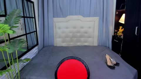 phenomenal_ivy online show from June 18, 2026, 12:20 pm