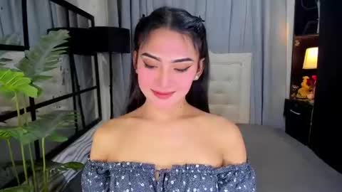 phenomenal_ivy online show from June 24, 2026, 12:15 pm