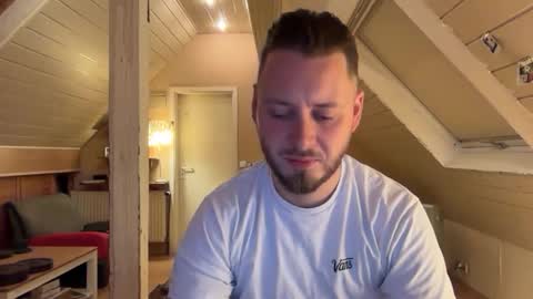 Snapshot of philboh94 chatting on February 8, 2026, 7:39 pm Ben 1995 online show from February 8, 2026, 7:39 pm