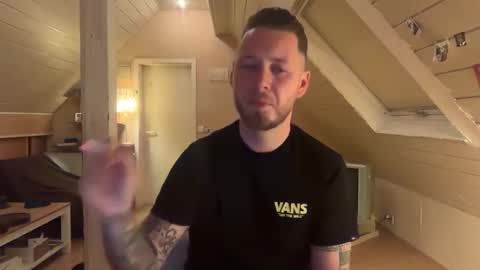 Snapshot of philboh94 chatting on March 5, 2026, 6:37 pm Ben 1995 online show from March 5, 2026, 6:37 pm