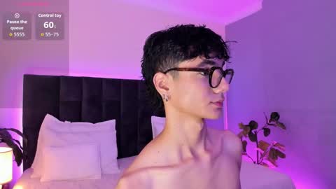 Phillip online show from November 3, 2025, 9:16 pm