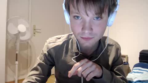 Snapshot of phillip25y chatting on March 26, 2026, 8:47 pm phillip25y online show from March 26, 2026, 8:47 pm